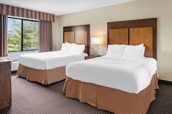 white pines inn and suites