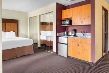 white pines inn and suites