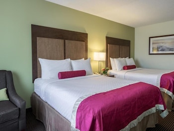 white pines inn and suites
