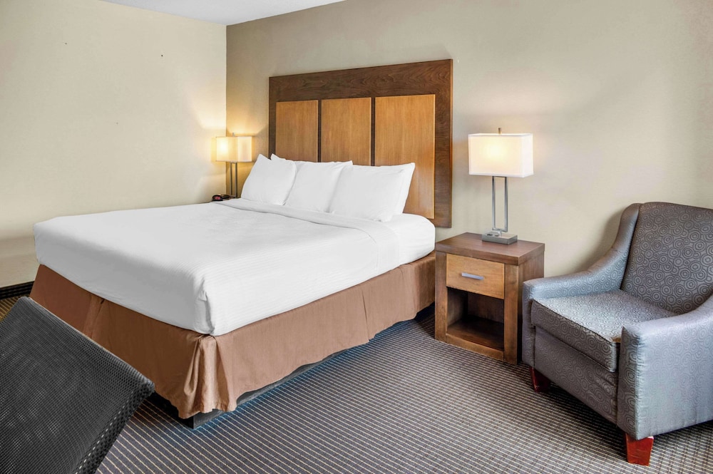 white pines inn and suites