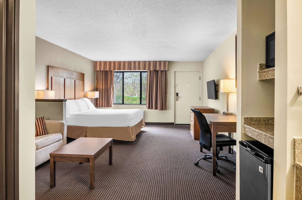 white pines inn and suites