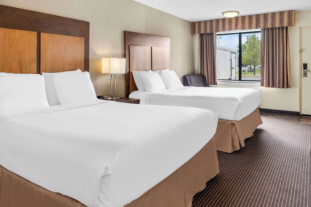 white pines inn and suites