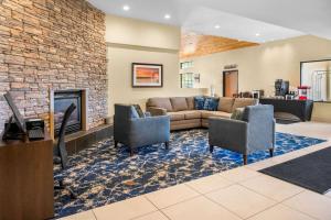 white pines inn and suites