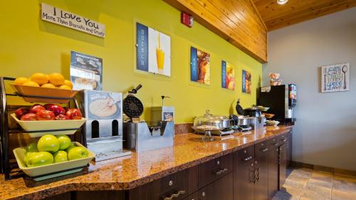 white pines inn and suites