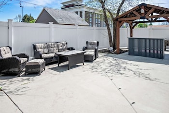 White Pines Inn & Suites,Holland>>Coopersville,3 star
