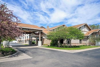 White Pines Inn & Suites,Holland>>Coopersville,3 star