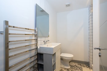 modern studio close to manchester city centre deansgate