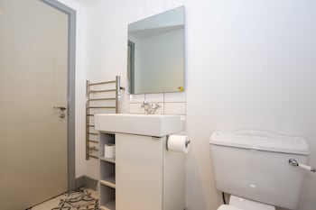 modern studio close to manchester city centre deansgate