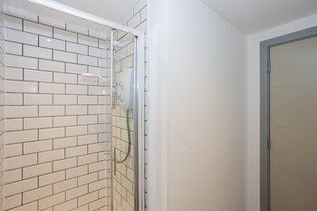 modern studio close to manchester city centre deansgate