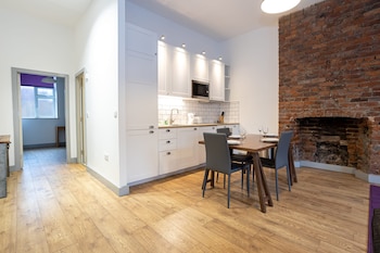 modern studio close to manchester city centre deansgate