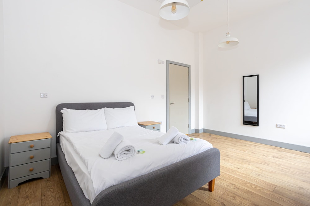 modern studio close to manchester city centre deansgate