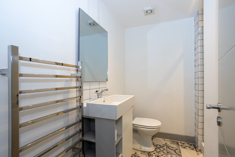 modern studio close to manchester city centre deansgate