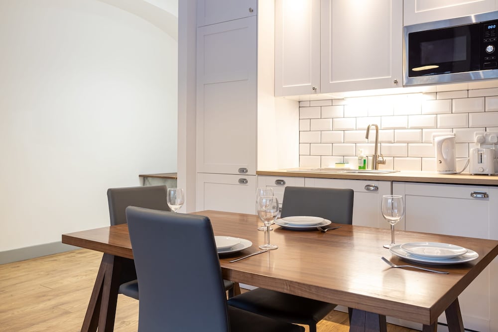 modern studio close to manchester city centre deansgate