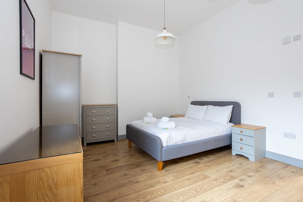 modern studio close to manchester city centre deansgate