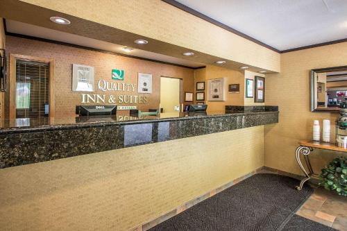 quality inn and suites decorah