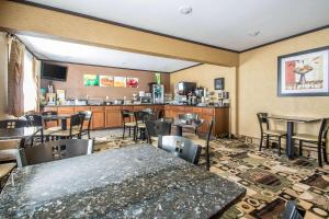quality inn and suites decorah