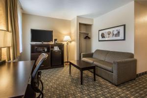 quality inn and suites decorah