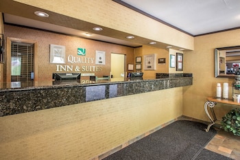 quality inn and suites decorah