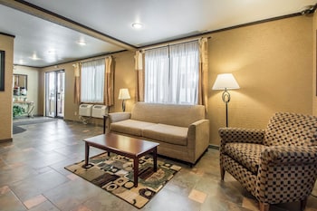 quality inn and suites decorah