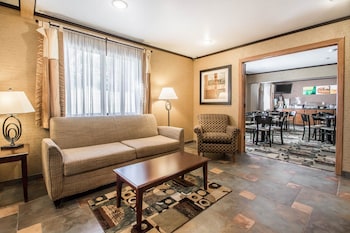 quality inn and suites decorah