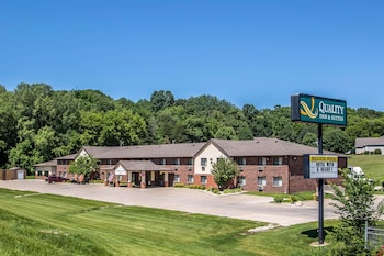 quality inn and suites decorah