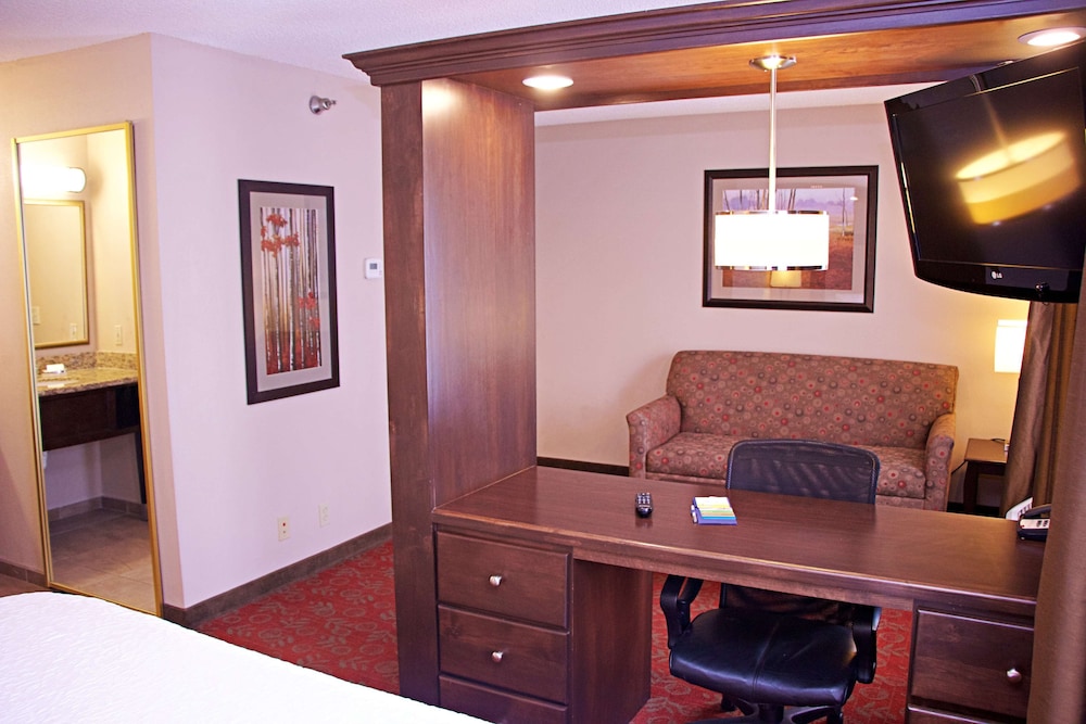 hampton inn and suites scottsbluff conference center