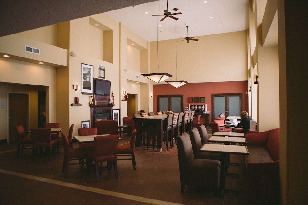 hampton inn and suites scottsbluff conference center