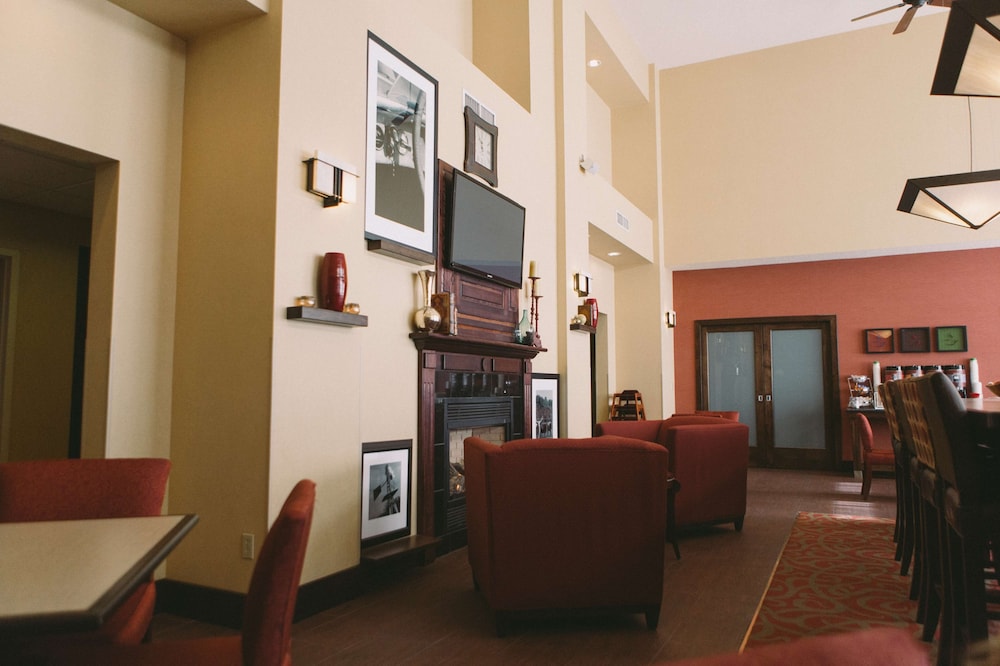 hampton inn and suites scottsbluff conference center