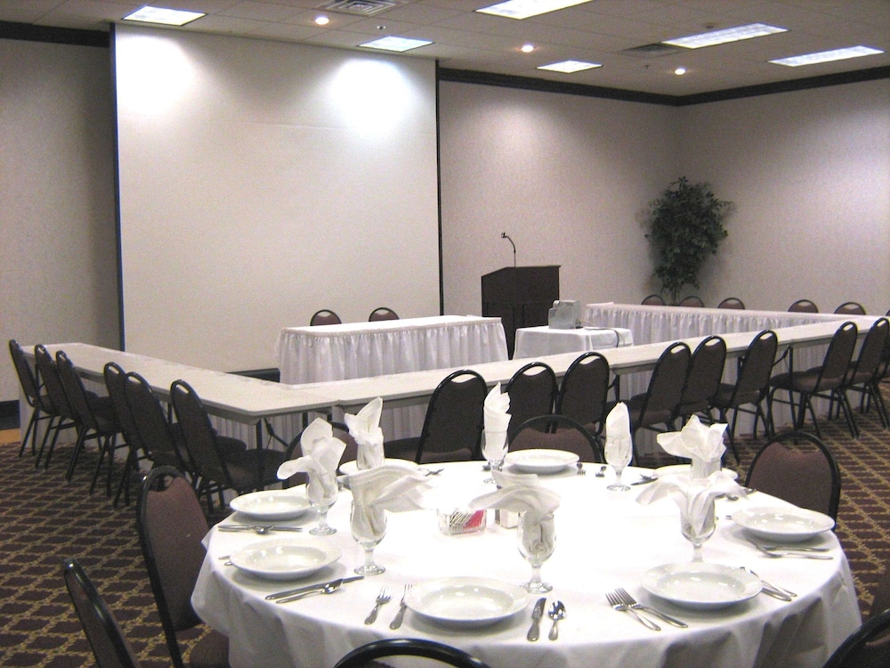 hampton inn and suites scottsbluff conference center