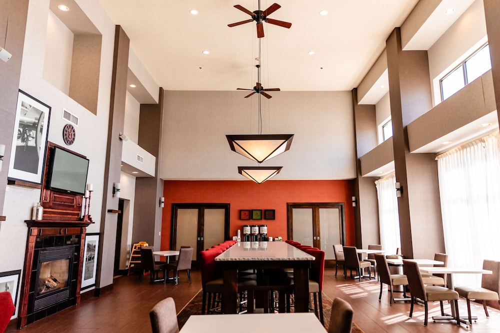 hampton inn and suites scottsbluff conference center