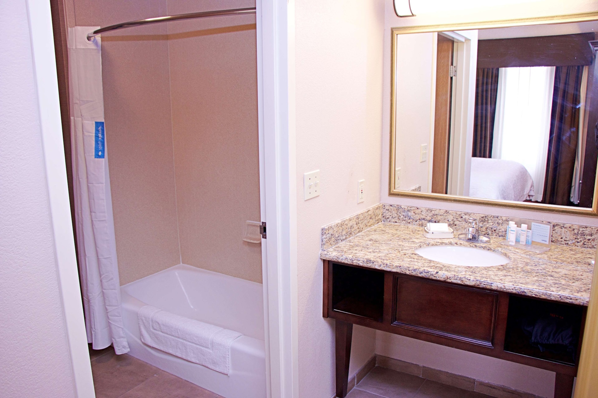 hampton inn and suites scottsbluff conference center