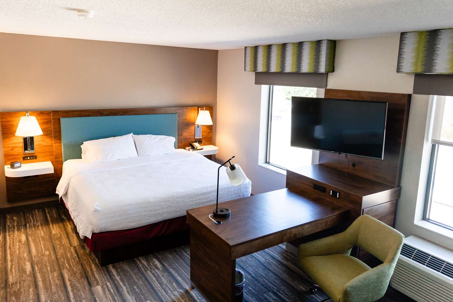 hampton inn and suites scottsbluff conference center