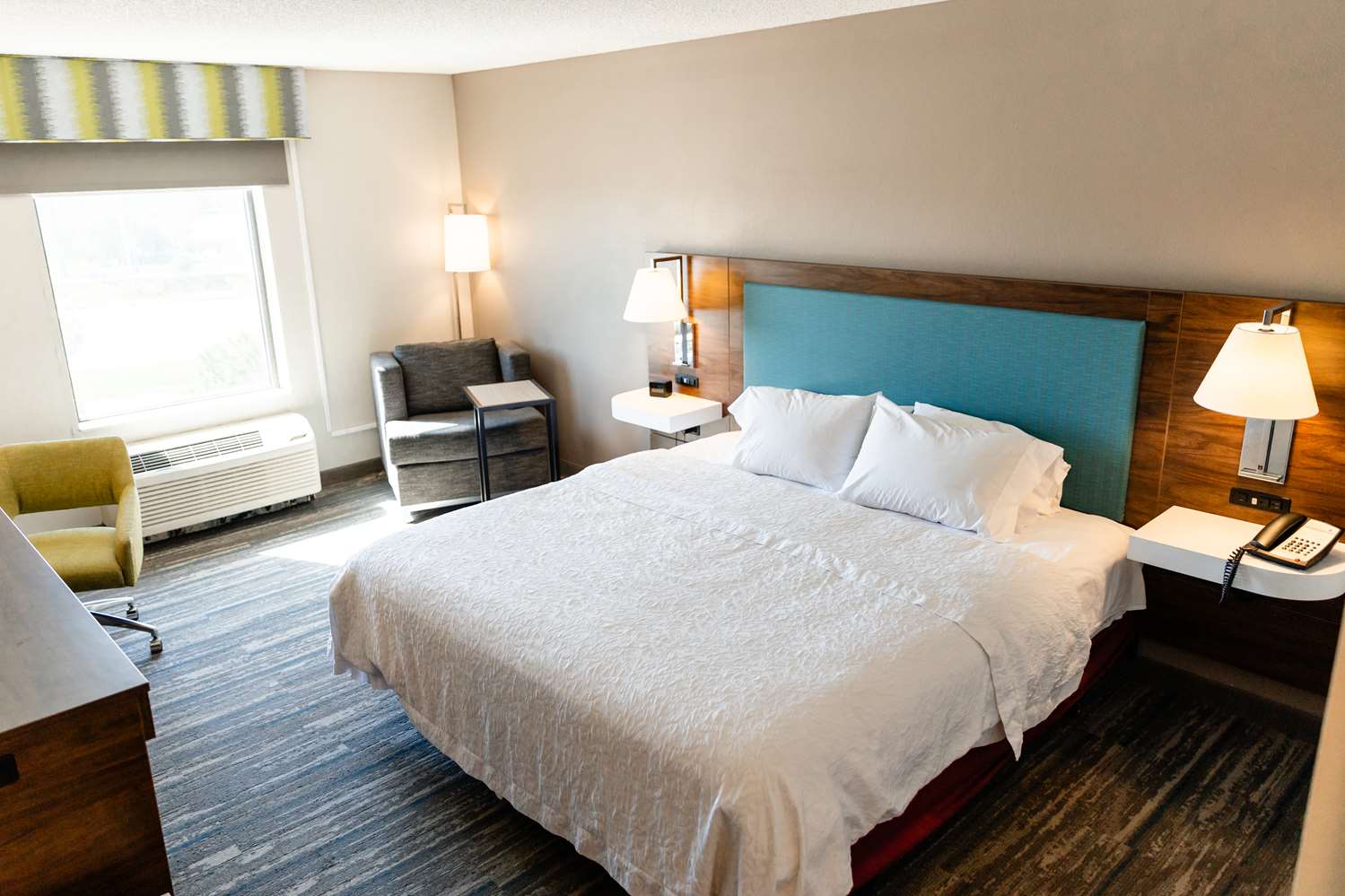 hampton inn and suites scottsbluff conference center