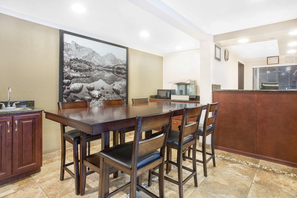 super 8 by wyndham riverton