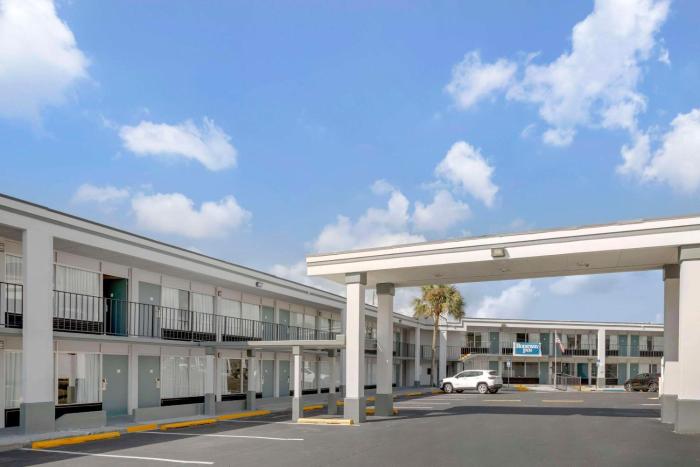 zen living suites extended stay jacksonville orange park