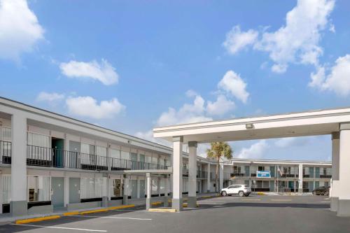 zen living suites extended stay jacksonville orange park