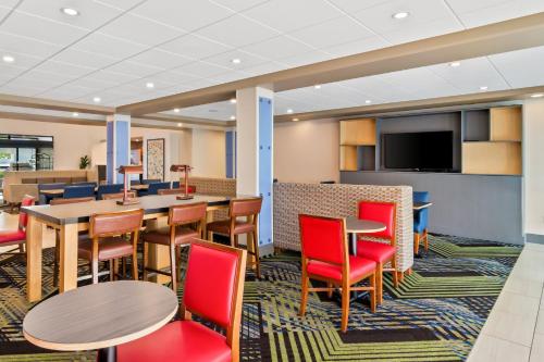 holiday inn express and suites jacksonville se med ctr area