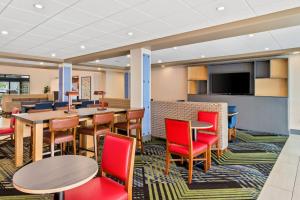 holiday inn express and suites jacksonville se med ctr area