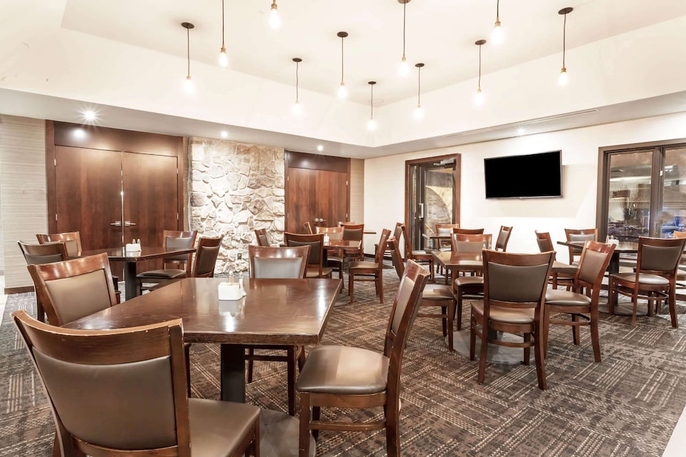 ramada by wyndham ottawa on the rideau