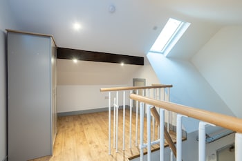 brand new modern apartment in salford quays