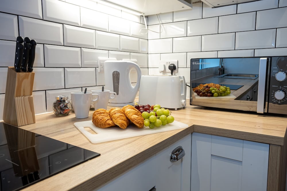 brand new modern apartment in salford quays