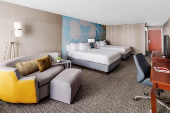 courtyard roseville galleria mall creekside ridge drive