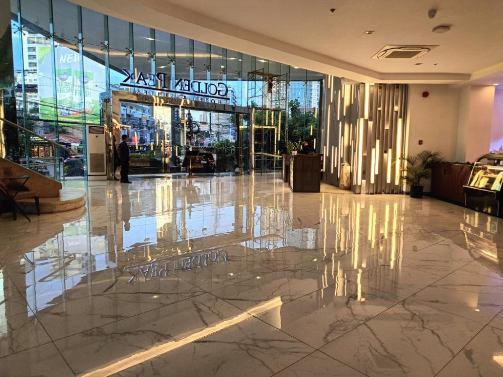 the golden peak hotel and suites powered by cocotel