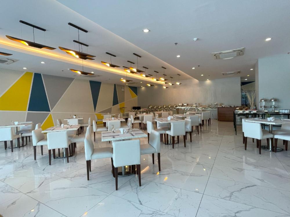 the golden peak hotel and suites powered by cocotel