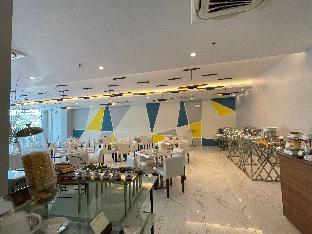 the golden peak hotel and suites powered by cocotel