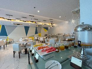 the golden peak hotel and suites powered by cocotel