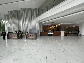 the golden peak hotel and suites powered by cocotel