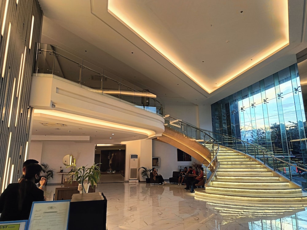 the golden peak hotel and suites powered by cocotel