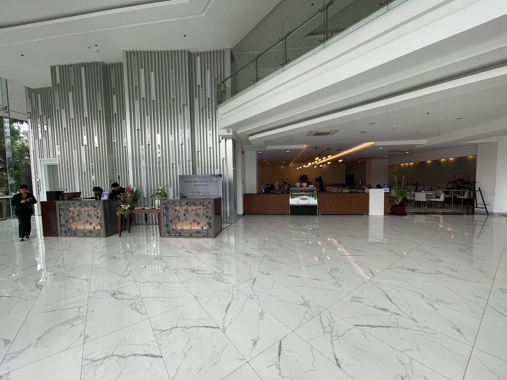 the golden peak hotel and suites powered by cocotel