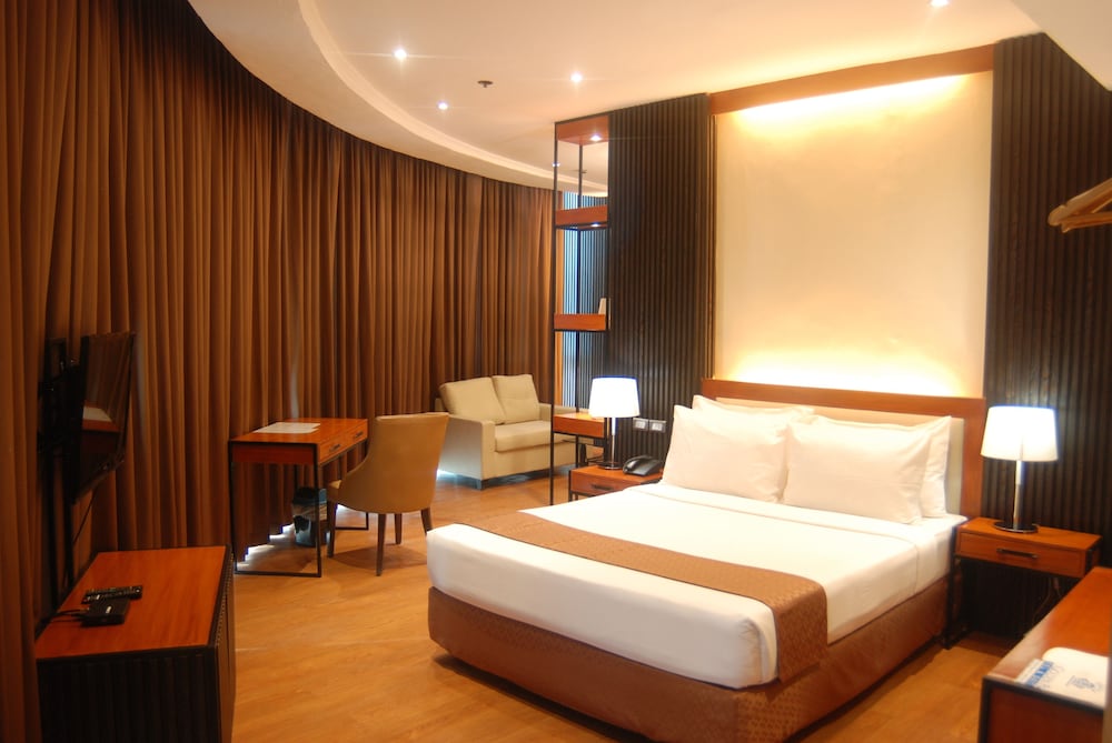 the golden peak hotel and suites powered by cocotel